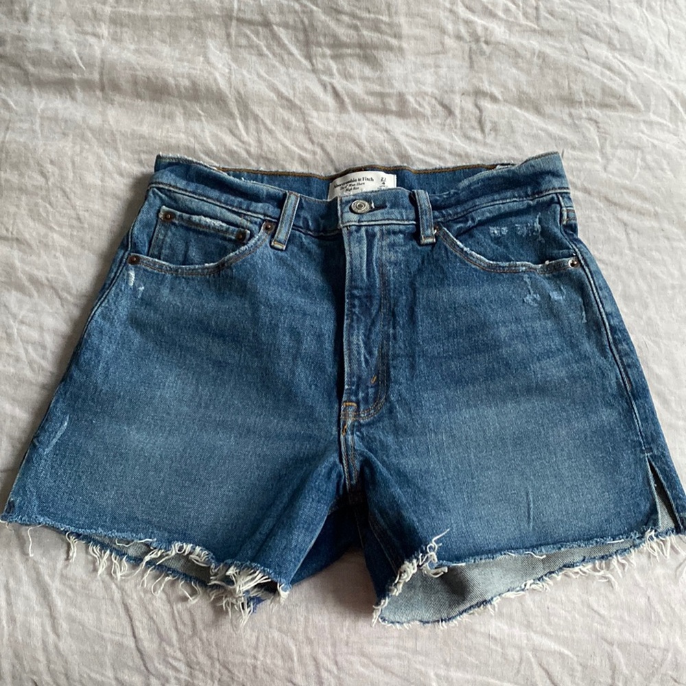 Abercrombie & Fitch 4 inch High Rise Mom Short